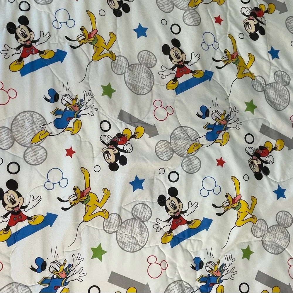 Disney Mickey and Friends Soft Toddler Comforter Lightweight ~56”L 42”W